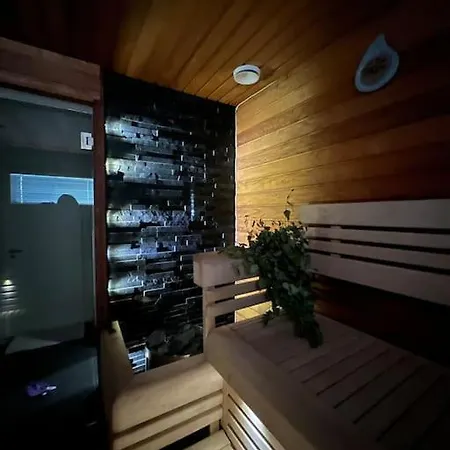 Villa Modern Family Escape- Like Local