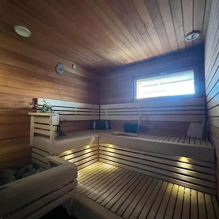 Modern Family Escape- Like Local Villa Rovaniemi