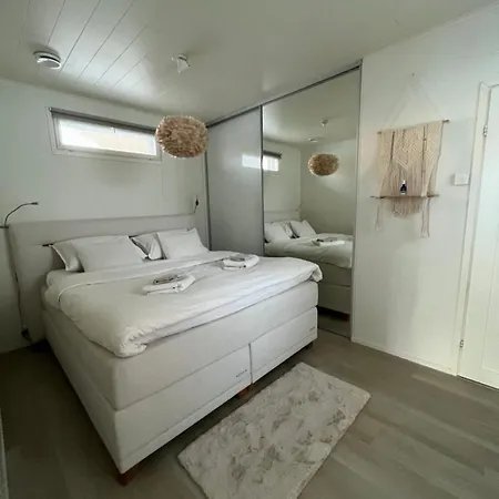 Modern Family Escape- Like Local