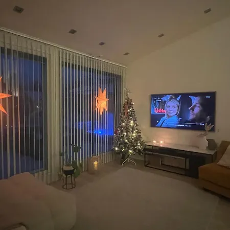 Modern Family Escape- Like Local *