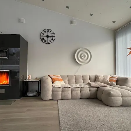 Modern Family Escape- Like Local Villa Rovaniemi